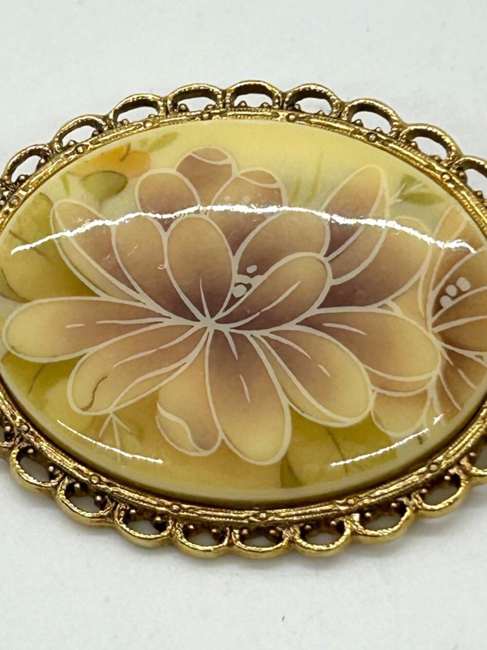 1928 Lotus Flower Brooch Oval Cameo Gold-Tone Filigree Frame Vintage Floral Desi